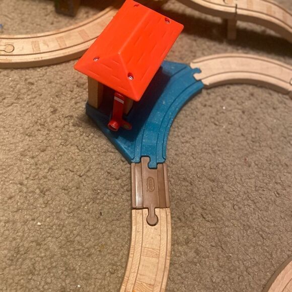 2013 Vintage Thomas & Friends Wooden Train Track Set with Multiple Engines - Picture 5 of 9
